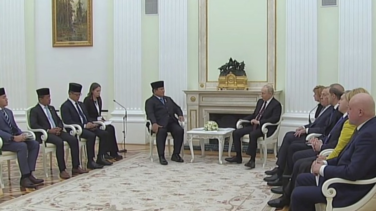 Kunjungan ke Rusia, Prabowo dan Putin Sepakat Tingkatkan Kerja Sama di Bidang Ekonomi dan Energi
            - galeri foto