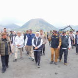 Gubernur Khofifah Lakukan Groundbreaking Jalan Lingkar Kaldera Tengger dan Resmikan Sarana Air Bersih di TNBTS