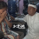 Meski Rumahnya Terancam Digusur, Ibu Ini Justru Bersyukur Anaknya Bisa Kuliah Berkat Bantuan Dedi Mulyadi