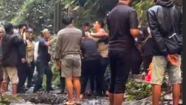 4 Pelaku Pungli Tiket Ganda di Tumpak Sewu Lumajang Ditangkap Polisi
