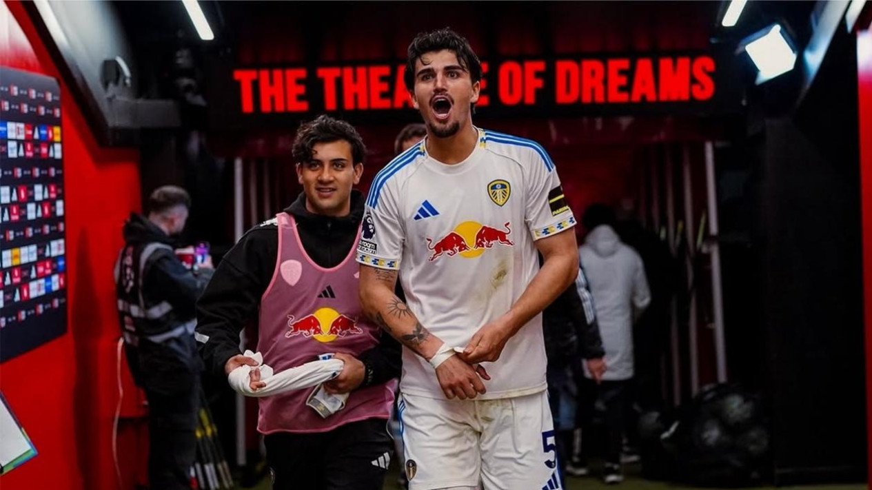 Reaksi Berkelas Pemain Keturunan Indonesia Rp382 Miliar Usai Taklukkan Manchester United di Old Trafford
            - galeri foto