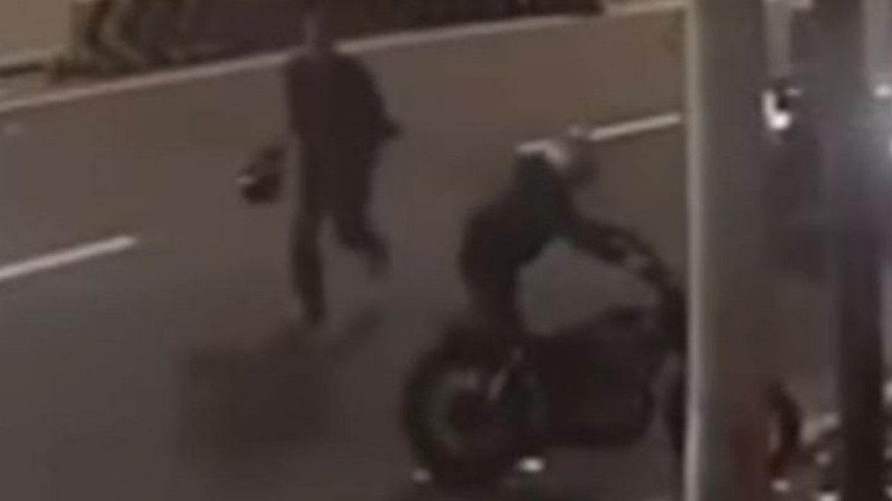 Pelaku Begal Anggota Damkar di Jakpus Ditangkap, Polisi: Diciduk Saat Menginap di Hotel
            - galeri foto