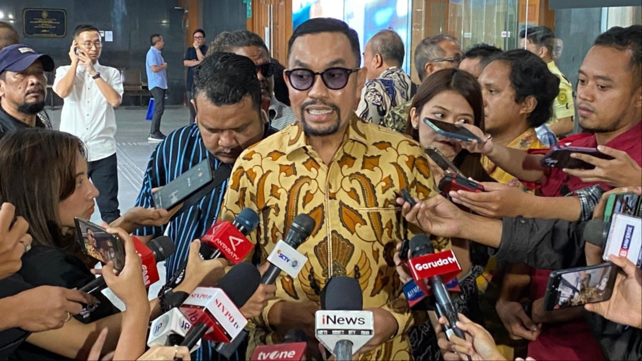 Ahmad Sahroni Sayangkan Adanya Pelecehan Verbal dilakukan Mahasiswa Hukum, Kampus UI Beri Sanksi ini
            - galeri foto