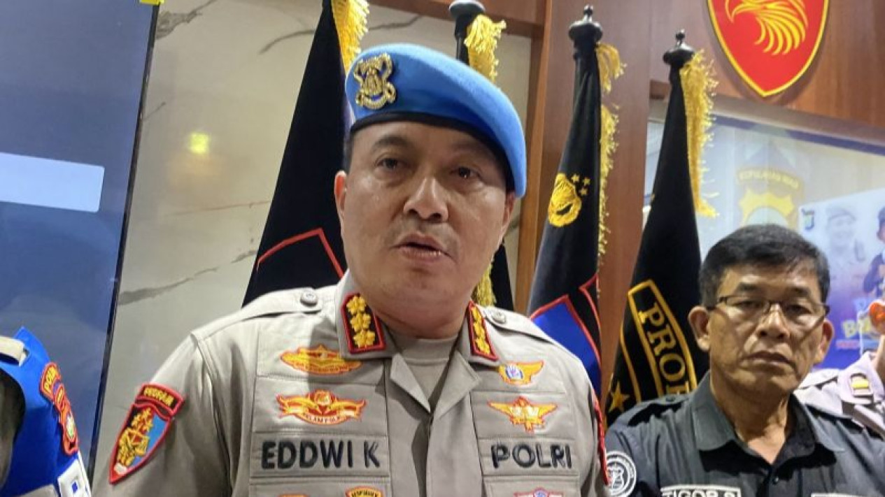 Gara-gara Diduga Absen Kerja Bakti, Polisi Muda Polda Kepri Tewas di Tangan Senior
            - galeri foto