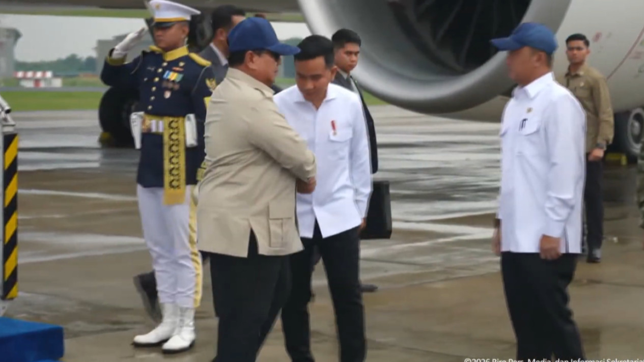Usai Diplomasi Maraton Rusia–Prancis, Prabowo Tiba di Tanah Air Disambut Gibran Rakabuming
            - galeri foto