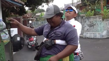 Dedi Mulyadi Bikin Penjual Sate Keliling Nangis, KDM Tak Tega Saat Tahu Opik Magis Hanya Punya Dua Baju