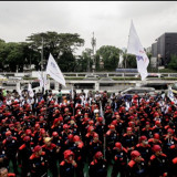 Berita Foto: Gelombang Aksi Buruh di Jakarta, Tolak Outsourcing dan Desak UU Baru