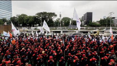 Berita Foto: Gelombang Aksi Buruh di Jakarta, Tolak Outsourcing dan Desak UU Baru