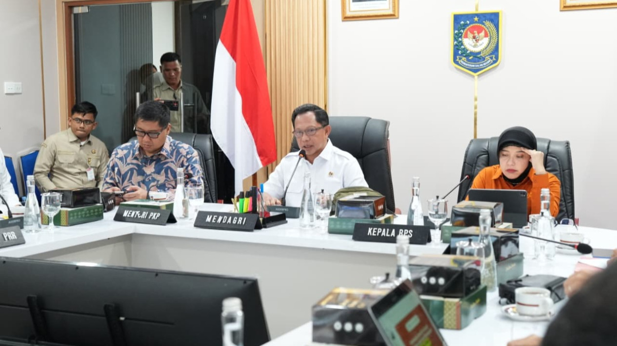 Deadline Seminggu, Kasatgas PRR Tito Karnavian Minta Pemda Percepat Pendataan Huntap Beserta Klasifikasinya
            - galeri foto