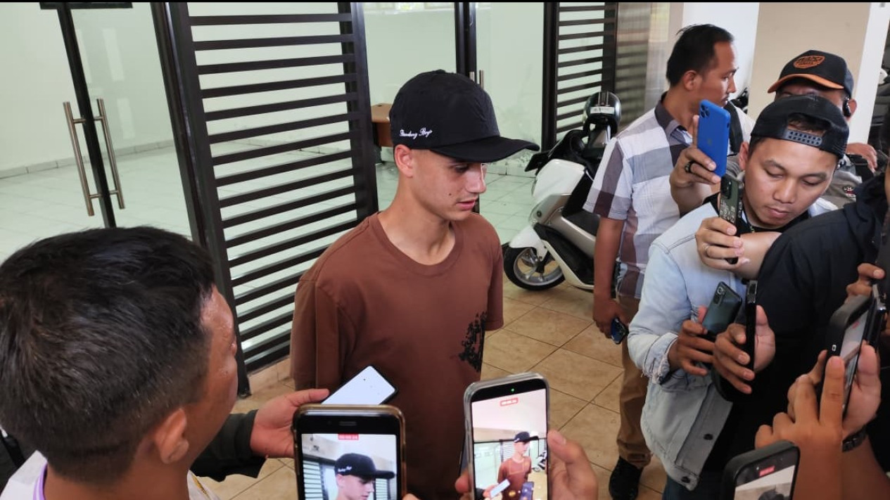 Super League Rasa Belanda, Eliano Reijnders Tak Sabar Tantang Ivar Jenner di Laga Dewa United Vs Persib
            - galeri foto