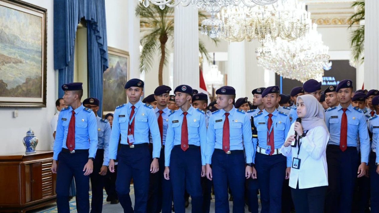 Kunjungan ke Istana, Siswa Taruna Nusantara Dibekali Kiat Jadi Calon Pemimpin Bangsa
            - galeri foto