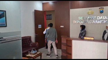 Dugaan Korupsi Dana Hibah Pokmas Jatim, 13 Orang Termasuk Kepala Desa Aktif Diperilsa KPK di Mapolres Bangkalan