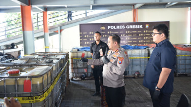 Polres Gresik Gerebek Gudang Penimbunan 17 Ribu Liter BBM Subsidi di Wilayah Pantura, Amankan Satu Pelaku