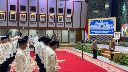 Pramono Kukuhkan 117 Petugas Haji 2026 Kloter DKI Jakarta
