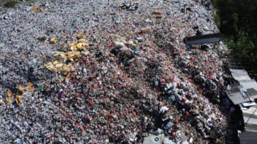 Bersihkan 20.000 Ton Sampah di TPS Ilegal Tambun Utara, Pemkab Bekasi Kerahkan 18 Armada Truk