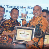 Dari Ungkap Mutilasi hingga Pembinaan Eks Kriminal, AKBP Jumhur dan AKP Fauzi Raih PWI Jatim Awards 2026