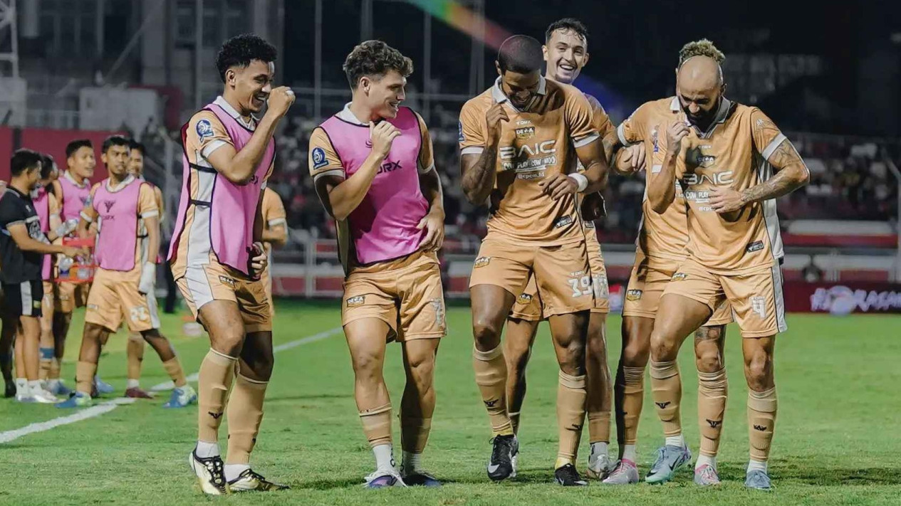 Resmi! Laga Dewa United Kontra Persib Tanpa Suporter, Begini Alasannya
            - galeri foto