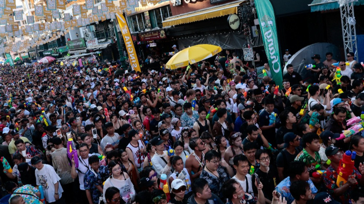 Media Vietnam Tak Habis Pikir, Jumlah Korban Jiwa Kini 191 Orang Akibat Tragedi Festival Songkran Thailand
            - galeri foto