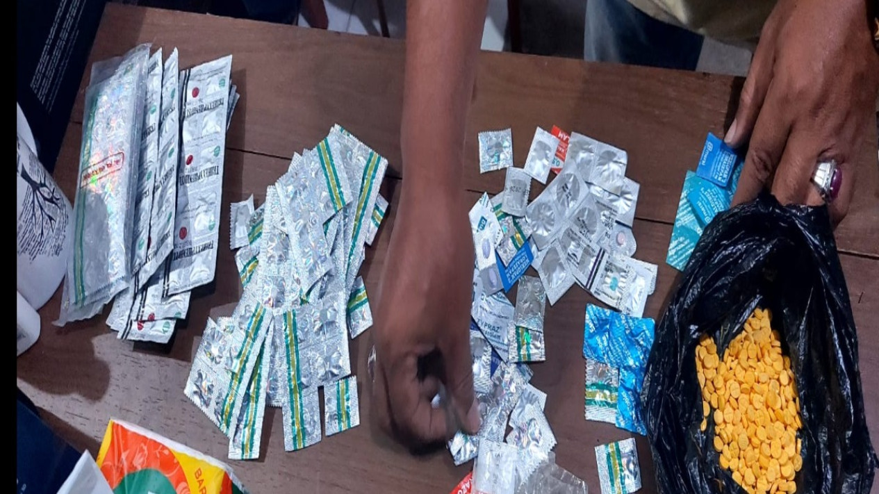 Berkedok Toko Ikan Hias di Jakarta Pusat, Polisi Bongkar Penjualan Obat Terlarang, Satu Pelaku Ditangkap
            - galeri foto