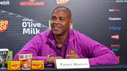 Patrick Kluivert Dipastikan Absen Bela Barcelona Legends di Stadion GBK, Ini Alasannya