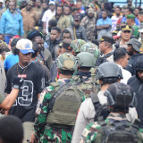 Akibat Serangan KKB, 12 Orang Tewas dan Warga Mengungsi