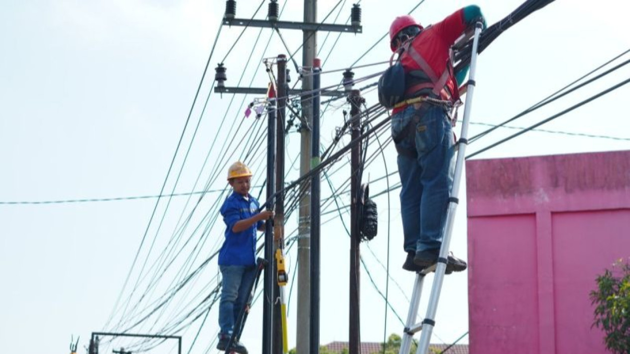 Wujudkan Perkotaan Estestis, Pemkab OKI Tata Kabel Semrawut
            - galeri foto