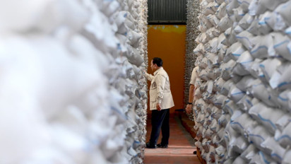 Prabowo Sidak Gudang Bulog Magelang, Pastikan Stok Beras Penuh di Tengah Ancaman Krisis Global