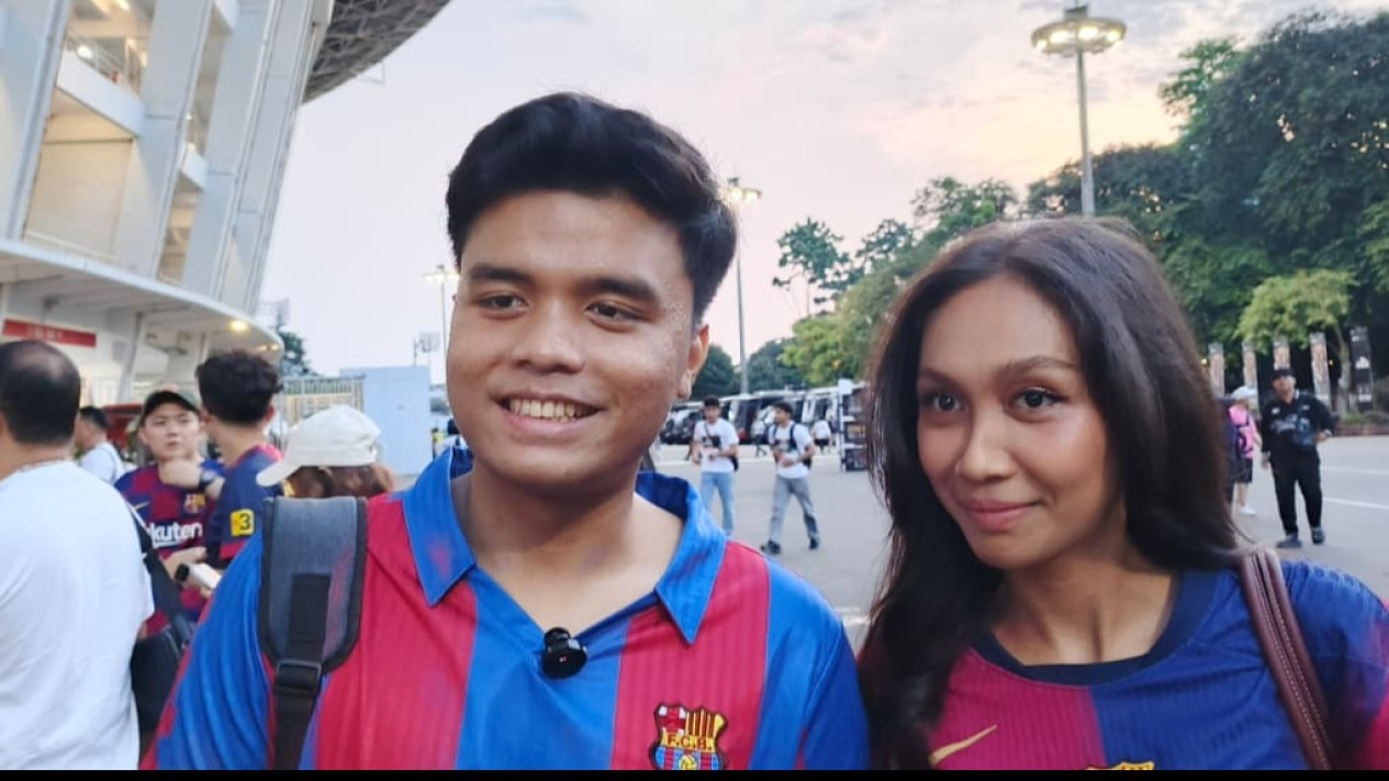 Pertama Kali Nonton di GBK, Fans Garis Keras Barcelona Ini Tak Sabar Saksikan Aksi dari Martin Montoya
            - galeri foto