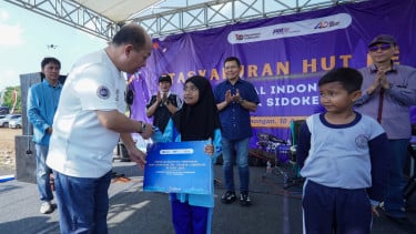 PT PAL Berbagi Beasiswa untuk Pelajar Lamongan di HUT ke-46