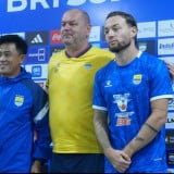 Jelang Duel Persib Bandung Kontra Dewa United, Marc Klok Lempar Kelakar kepada Nick Kuipers