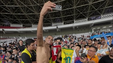 Rivaldo dan Keisuke Honda Kompak Unggah Foto Pakai Musik 'Jedag-jedug' Ala TikTok Indonesia Usai Main di Clash of Legends