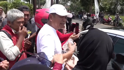 Didatangi Bocah SD Pengidap Kanker Stadium 4, Dedi Mulyadi Tersentuh: Ini Contoh Anak Indonesia