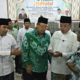 Menteri Nusron Wahid Sambangi Gedung PCNU Indramayu, Serahkan Langsung Sertifikat Tanah