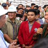 Mentan Amran Bersama Mahasiswa, Guru Besar, dan Pakar Pertanian Tinjau Gudang Bulog Jawa Timur: Hasilnya Luar Biasa!