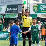 Unik, Wasit Kerluarkan Kartu Hijau di Persebaya Academy Football Festival