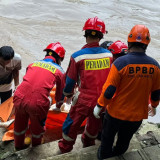 Geger! Mayat Pria Tanpa Identitas Ditemukan di Kali Ciliwung Jaksel, Kondisi Tubuh Membusuk