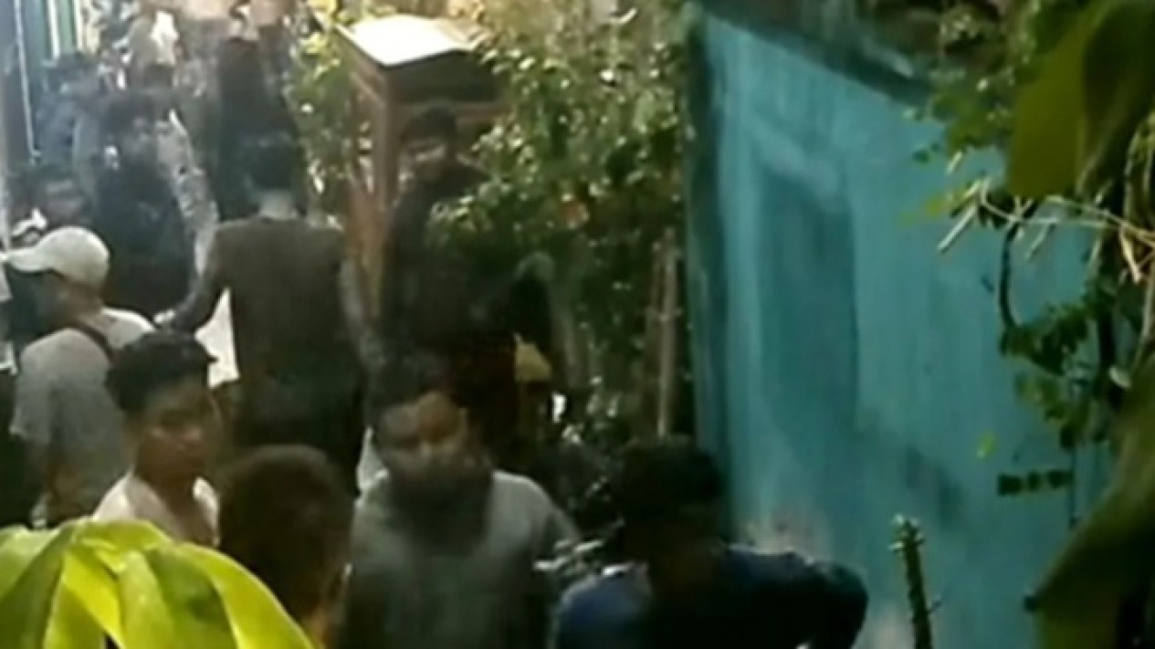 Viral Pencuri Motor di Kebayoran Lama Tewas Usai Dikeroyok Warga, Disebut-sebut Beraksi Setiap Tanggal Berakhiran 7
            - galeri foto