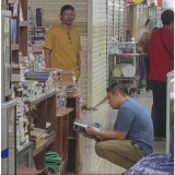 Seskab Teddy Berburu Buku di Blok M, Hendri Satrio: Pencitraan Positif Bagian dari Tugas Pejabat Publik