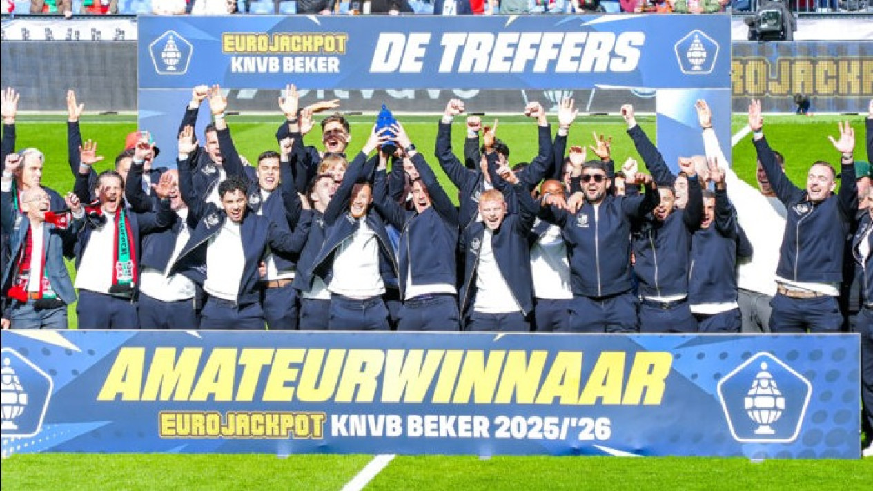 Termasuk Keponakan Striker Naturalisasi Gagal Timnas Indonesia, 2 Pemain Keturunan Bawa Klub Belanda Raih Penghargaan Unik di KNVB Cup
            - galeri foto