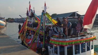 Tradisi "Ngater Kajien", Cara Unik Warga Pulau Gili Ketapang Antar Calon Jemaah Haji