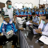 Berita Foto: Potret Calon Jemaah Haji Jalani Pemeriksaan di Asrama Haji Pondok Gede