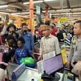 Rayakan Hari Kartini di Sorong, Wapres Gibran Traktir 100 Mama Papua Belanja Kebutuhan Pokok