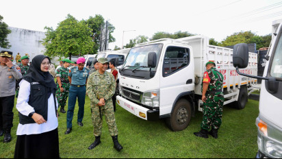 Bupati Ipuk Seahkan 18 Truk untuk KDKMP ke Pengurus Koperasi, Ini Catatannya
