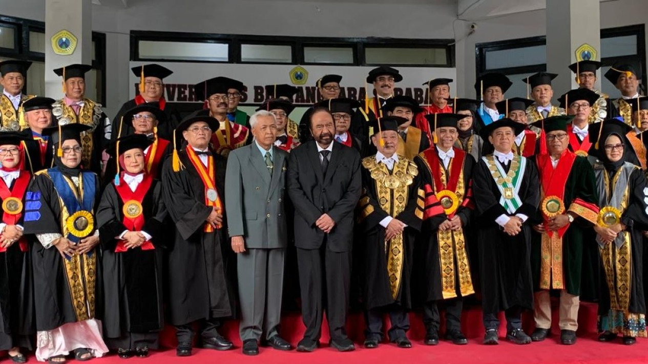 Ubhara Kukuhkan Dosen Alumni sebagai Guru Besar Hukum Tata Negara, Angkat Isu Demokrasi dan Konstitusi
            - galeri foto