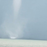 Angin Topan Guncang Perairan Laut Madura, Para Nelayan Ketakutan