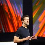 Dari Bayang-Bayang Tim Cook ke Kursi CEO Apple, John Ternus Hadapi Ujian Berat Era AI