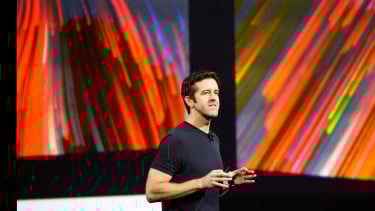 Dari Bayang-Bayang Tim Cook ke Kursi CEO Apple, John Ternus Hadapi Ujian Berat Era AI