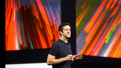 Dari Bayang-Bayang Tim Cook ke Kursi CEO Apple, John Ternus Hadapi Ujian Berat Era AI