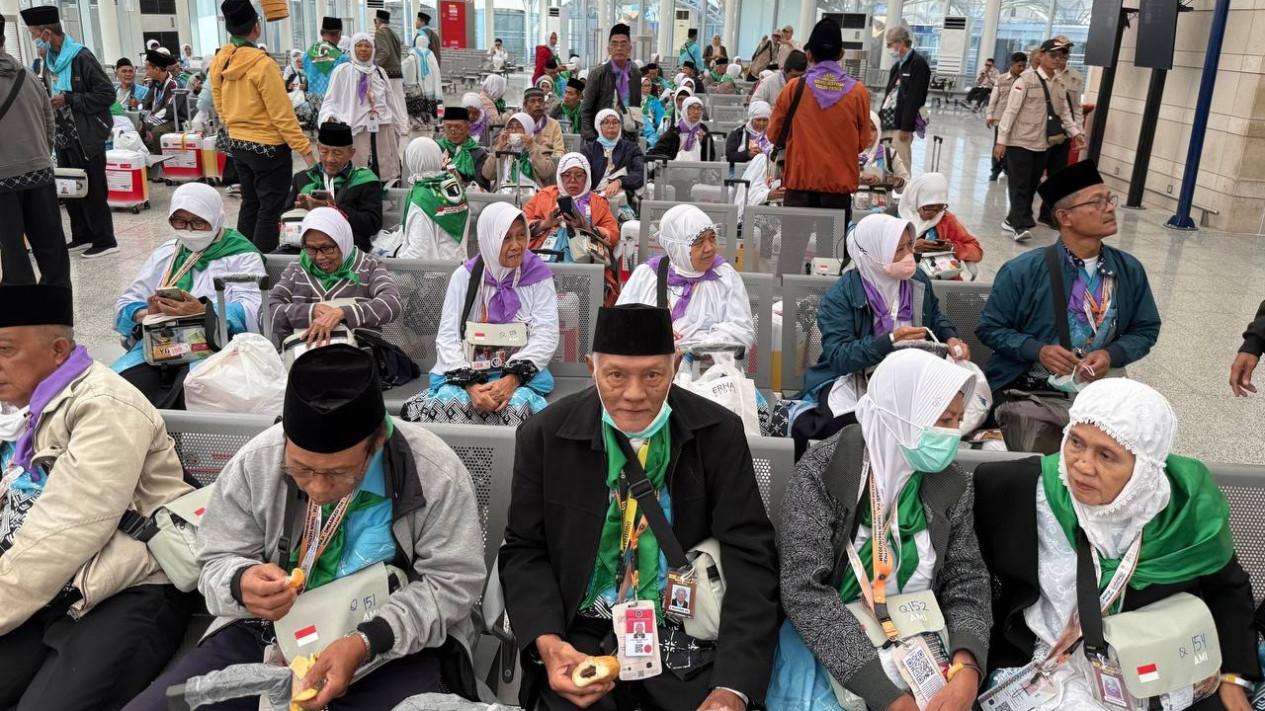 Kloter Perdana Jemaah Haji Indonesia Resmi Mendarat di Madinah
            - galeri foto