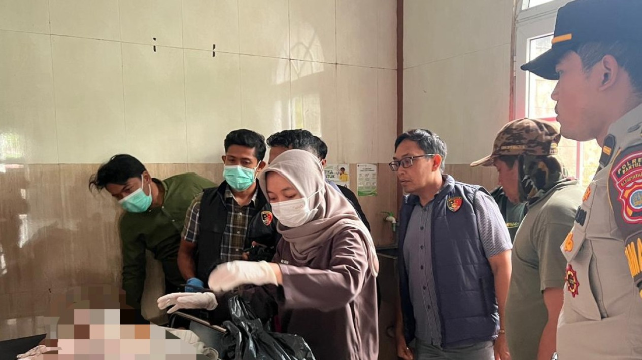 Lansia di Bantul Tewas Tersambar Petir Saat Kumpulkan Jerami, Luka Bakar Ditemukan di Dada
            - galeri foto